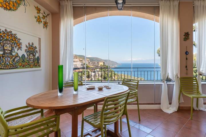 Appartamento intero, GuestHost - A Casa di Nonna - Seaview Flat with Terrace in Taormina, Provincia di Messina
