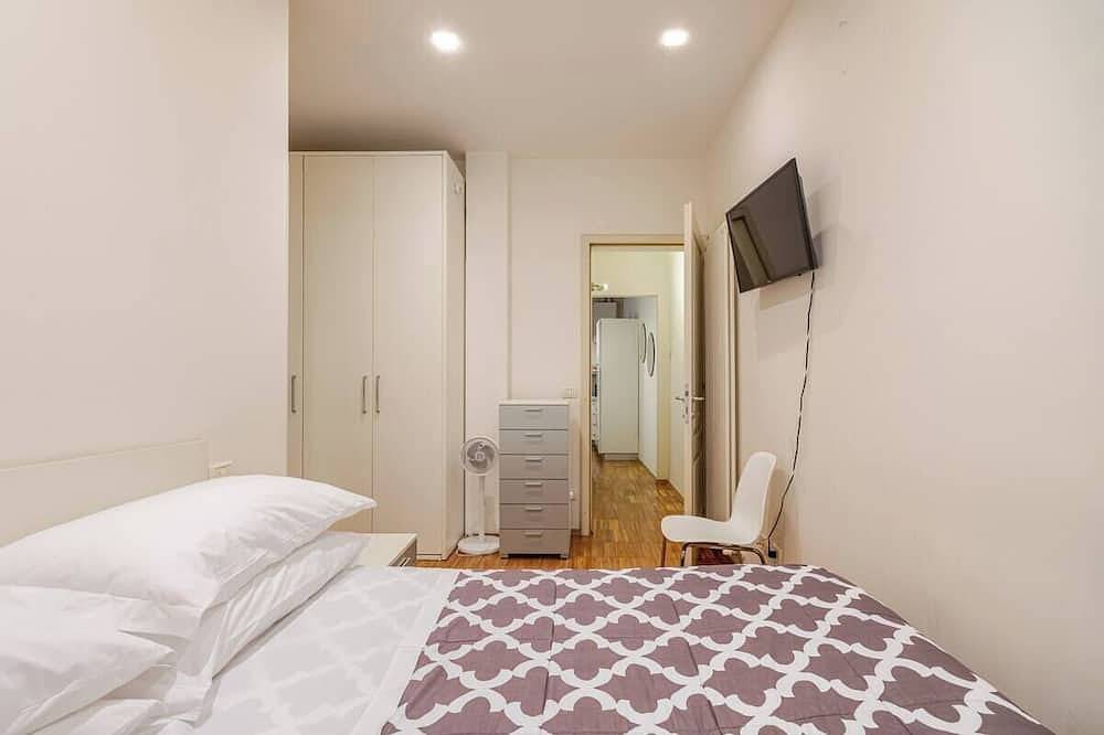 Entire apartment, Charming Condo Near Piazza Grande & Francescana in Modena, Modena Province