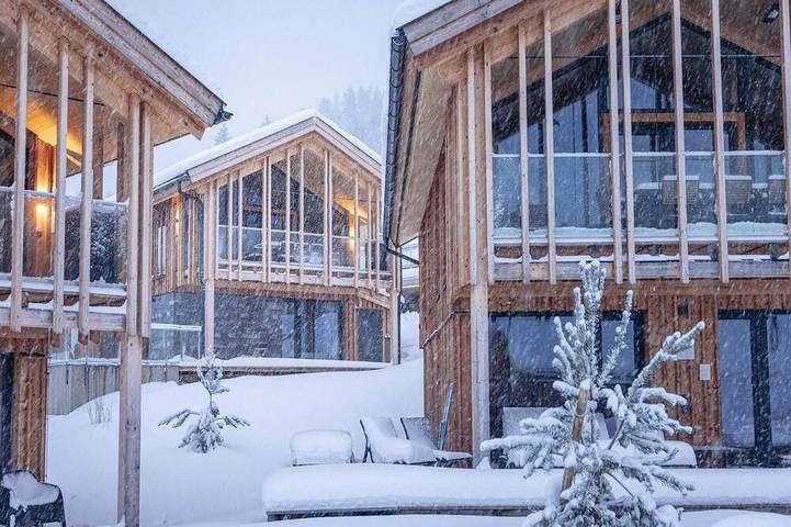 Chalet für 10 Personen, mit Balkon und Pool sowie Sauna in Haus