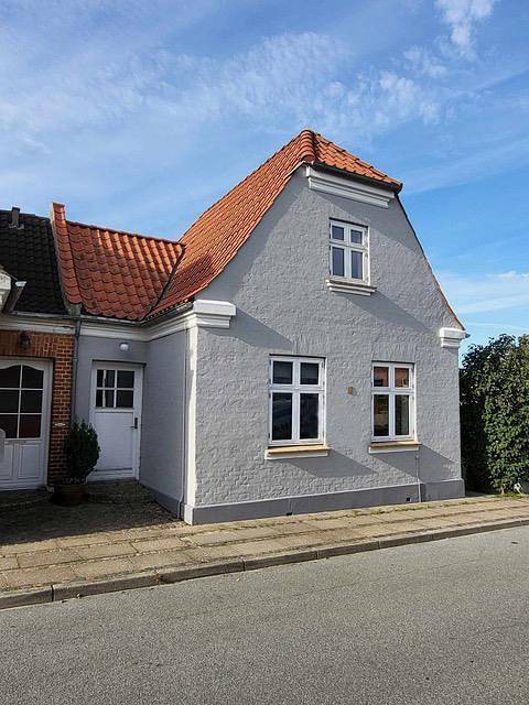 Charming Townhouse in the Kloster District – Close to the Town Centre and Kloster Bay in Nykøbing Mors, Morsø