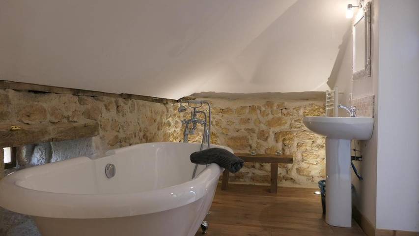 Maison de campagne pour 4 personnes, avec piscine ainsi que vue et jardin à Sorges - 2