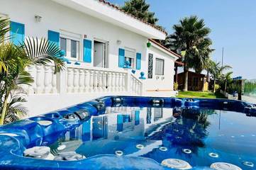 Finca mit Whirlpool für 4 Personen, mit Sauna und Whirlpool sowie Balkon und Garten in Adeje
