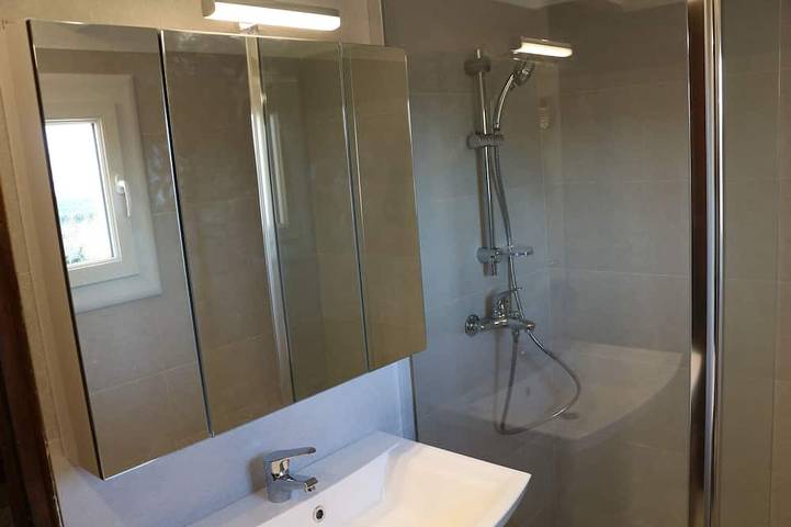 Villa sans vis- à-vis, dominante , 4 chambres, 3 étoiles in Gréasque, Côte méditerranéenne (France)