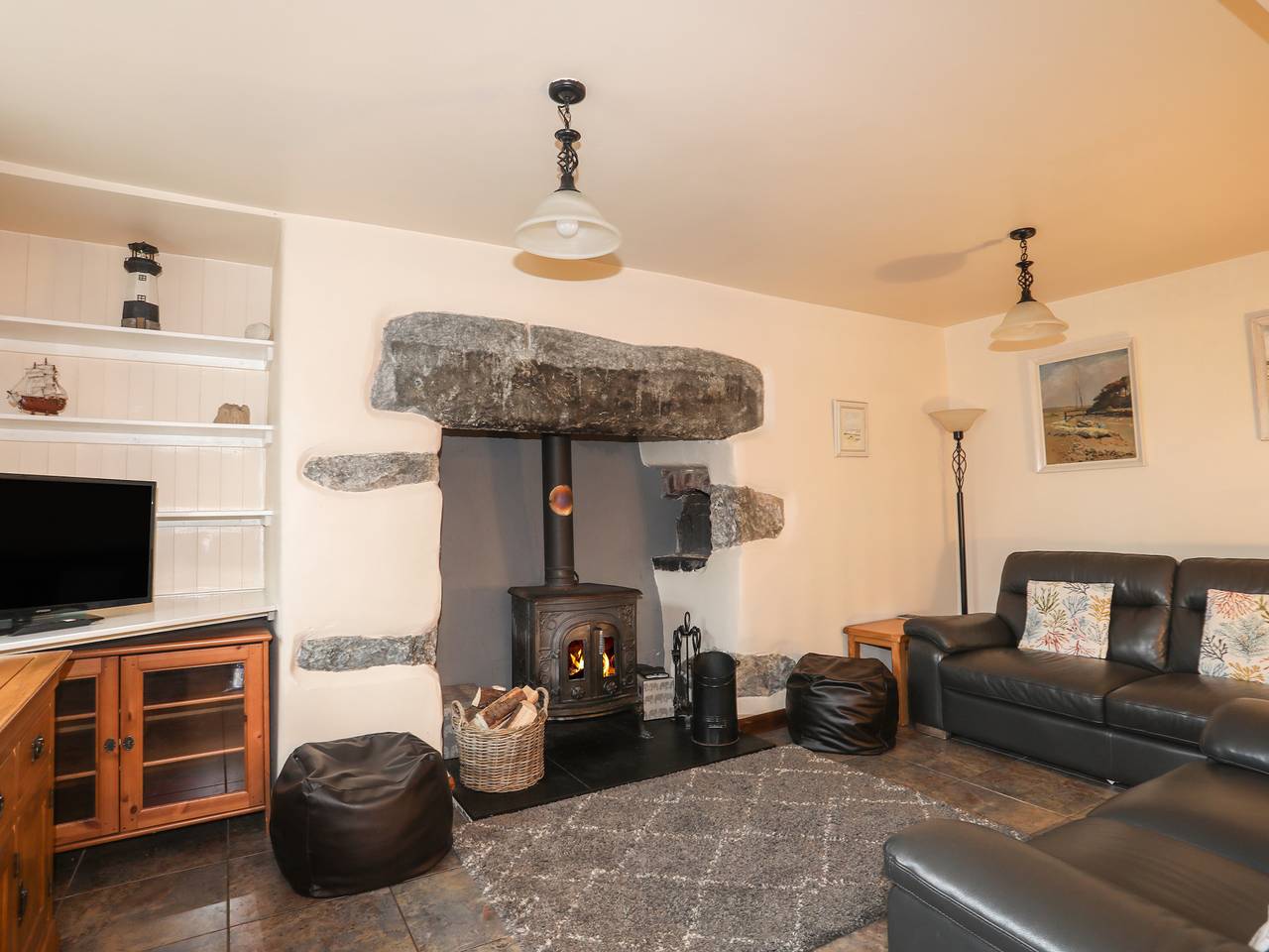 Ty'n y Clawdd in Dyffryn Ardudwy, Snowdonia