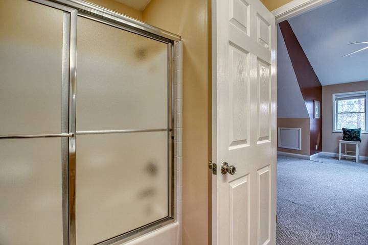 Vacation rental for 12 people, with terrace and yard as well as hot tub and pool, with pets in Helen