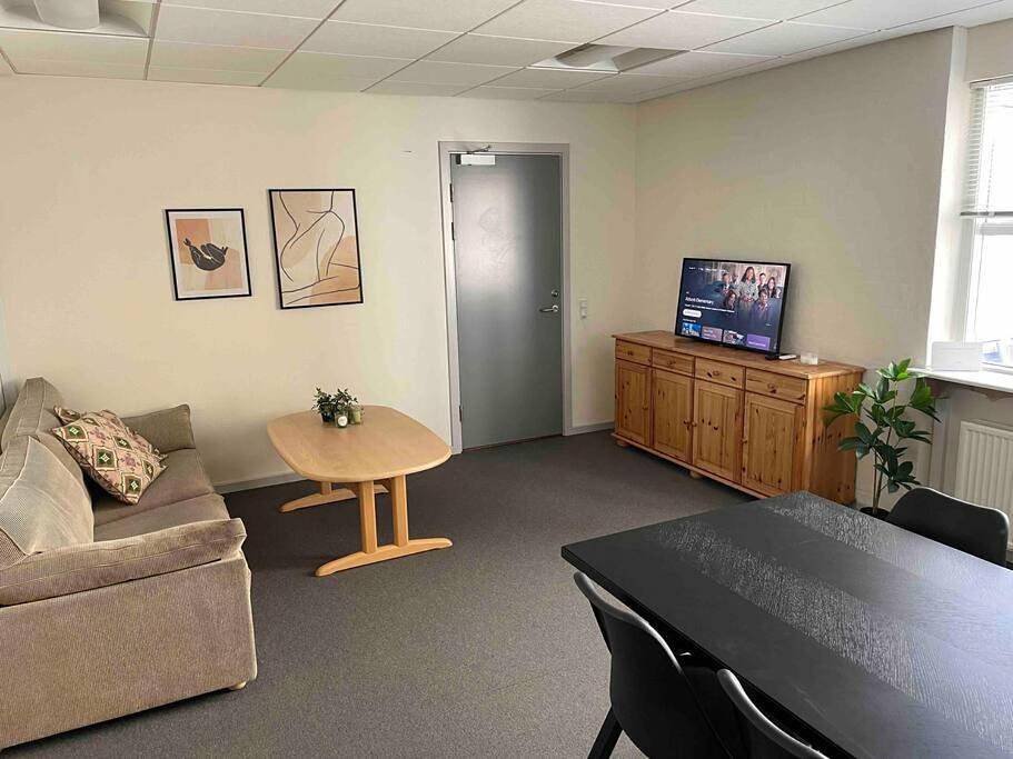 Ganze Wohnung, City 6-bedroom, private parking. in Aalborg, Limfjord in Nordjütland