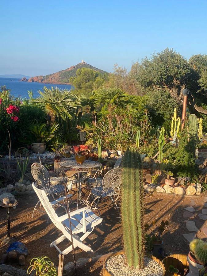 Location de vacances pour 4 personnes, avec jardin ainsi que vue et piscine à Saint-Raphaël - 4