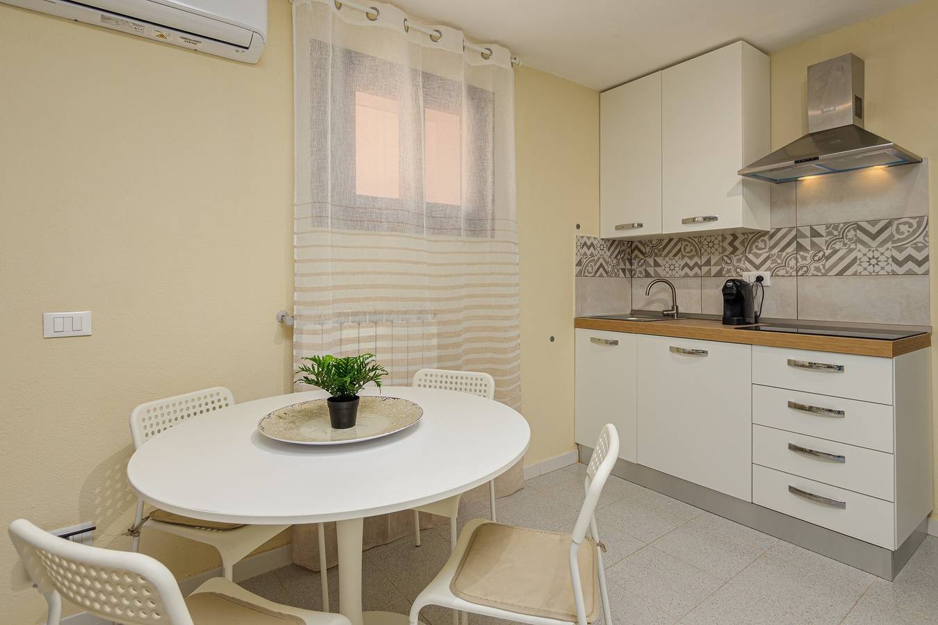 Casa de férias "Depandance con piscina" com Piscina Partilhada & Wi-Fi in Punta Molara, San Teodoro