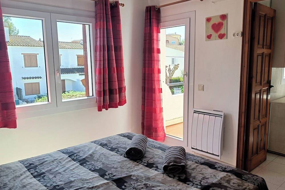 Maison Avec Piscine Communautaire À 1Km Des Plages D'Empuries in L'Escala, Haut-Ampurdan