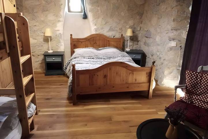 Chambre d’hôte pour 4 personnes, avec jardin dans Bellegarde-en-Diois