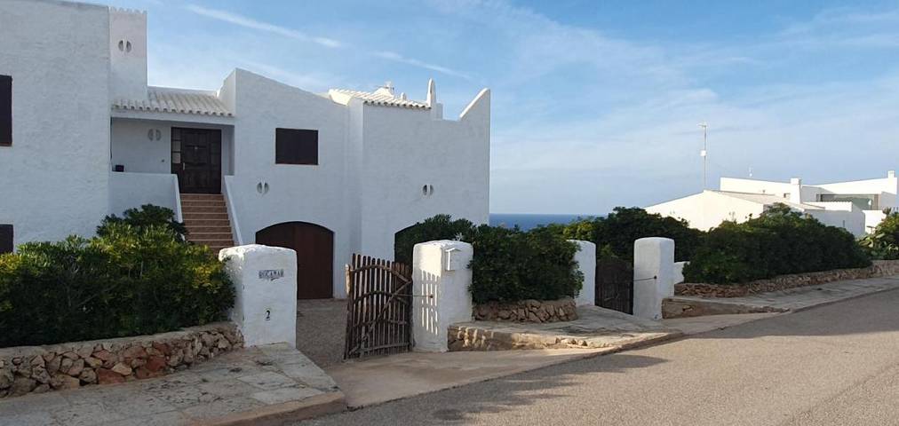 Location de vacances pour 12 personnes, avec jardin et piscine ainsi que balcon et vue à Cala Morell - 4