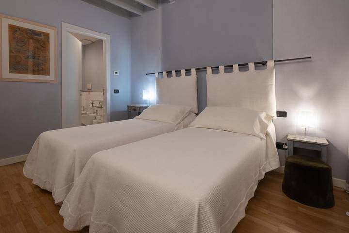 Chambre d’hôte pour 3 personnes, avec piscine ainsi que jardin et vue, animaux acceptés à Passirano - 4