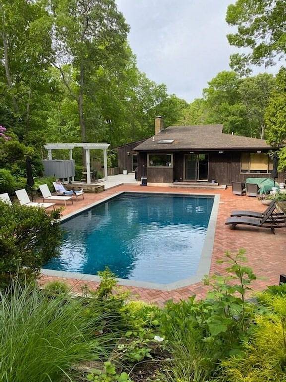 Hamptons Schönheit, komplett renovierte Haus mit Pool, Minuten zum Meer und die Stadt in Noyack, Hamptons