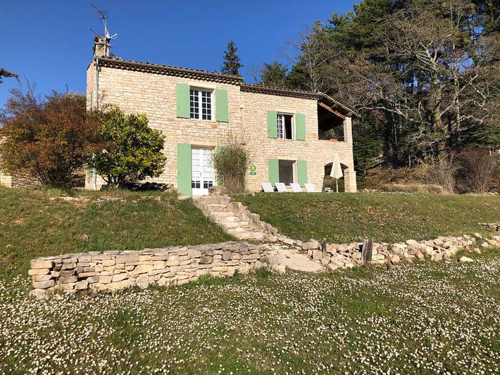 Gîte pour 4 personnes, avec terrasse et jardin à Aubenas-les-Alpes