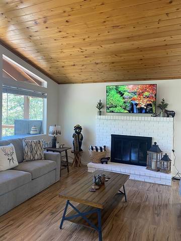 Log Cabin for 8 Guests in Idyllwild, Riverside County, Picture 3