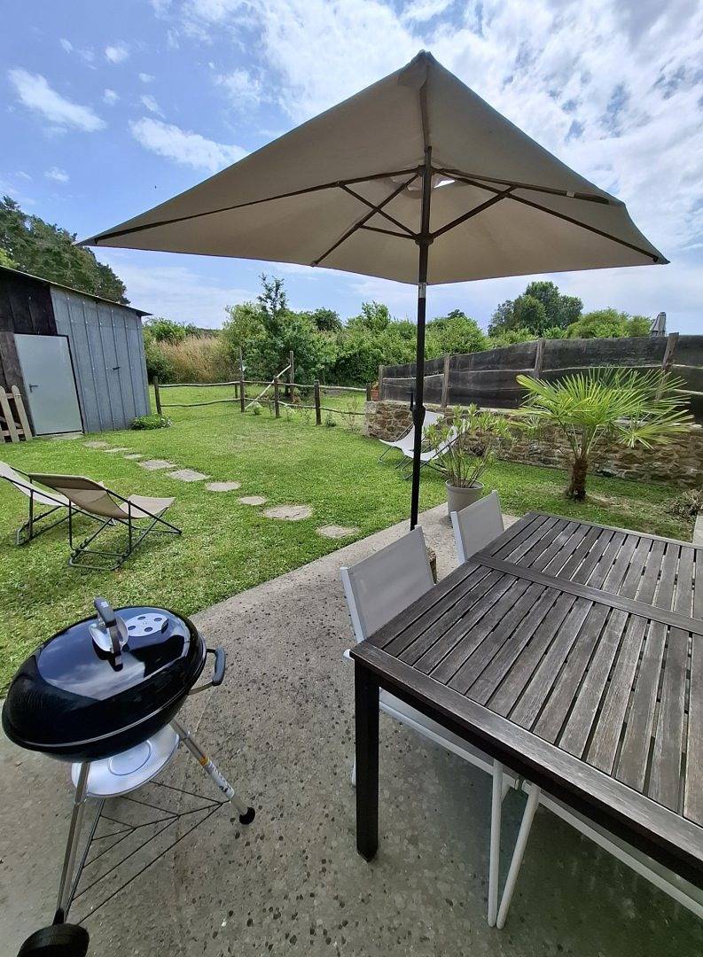 Maison confortable, proche des sites touristiques in Ploubalay, Région de Dinan