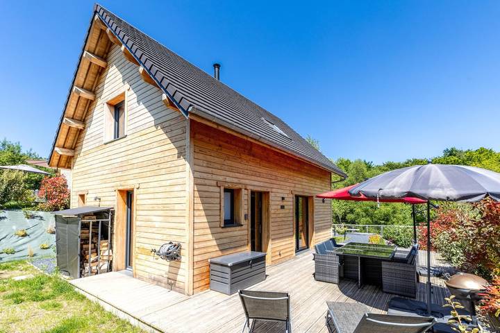 Maison de vacances pour 8 personnes, avec piscine ainsi que terrasse et jardin à Murol