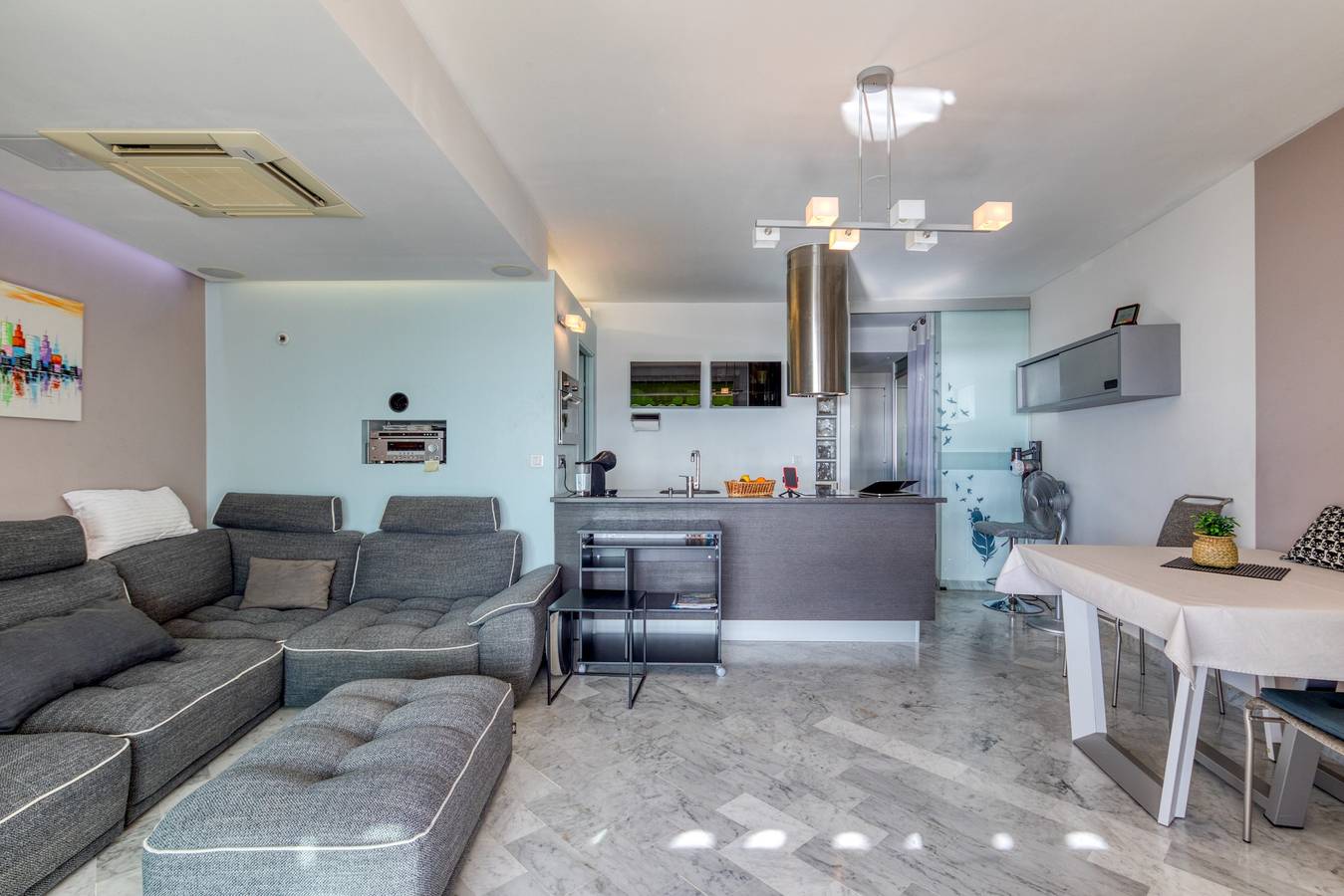 Apartamento entero, Le Splendide De La Grande Pyramide con vista al mar, Wi-Fi y aire acondicionado in Le Couchant, La Grande-Motte
