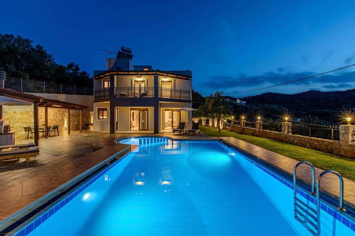 Villa for 6 people, with Garden and Children pool in Chania
