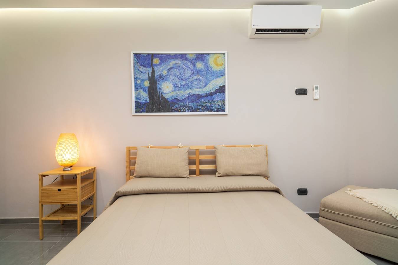 Appartamento intero, Appartamento "Dharma" con vista sulle montagne, terrazza e Wi-Fi in Chianchitta-Pallio, Giardini-Naxos