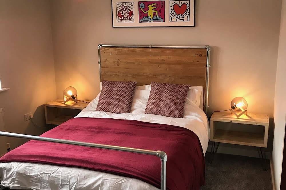 Ferienhaus-Modern-Gemeinsames Badezimmer-Terrasse in Glastonbury, Somerset
