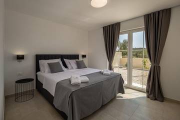 Villa for 8 People in Jezera, Murter, Photo 1