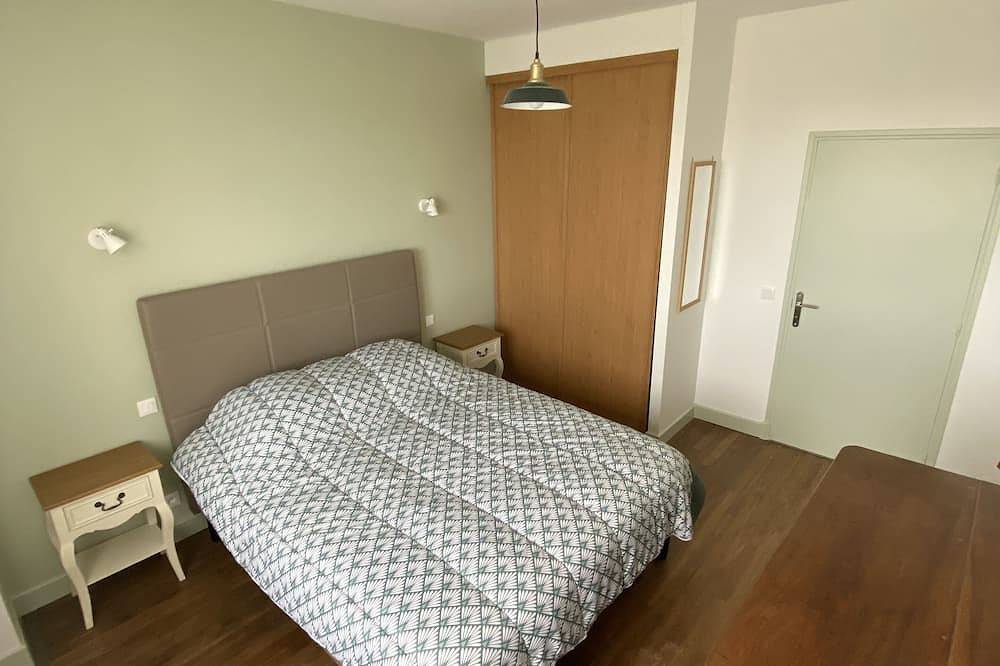 Maison de Famille avec piscine jusqu'à 12 personnes à la campagne. in Gramat, Massif central