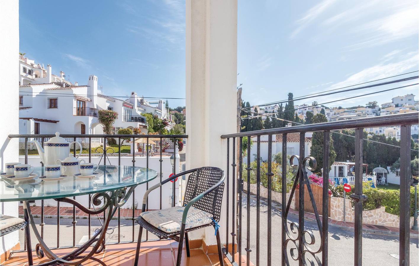 Apartamento vacacional entero, 65sqm Apt w / Garaje, AC, Piscina, Terraza y WiFi - 2 km de Playa El Playazo. in Playa de Burriana, Nerja