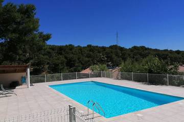 Gîte pour 6 personnes, avec balcon et piscine à Roquefort-la-Bédoule
