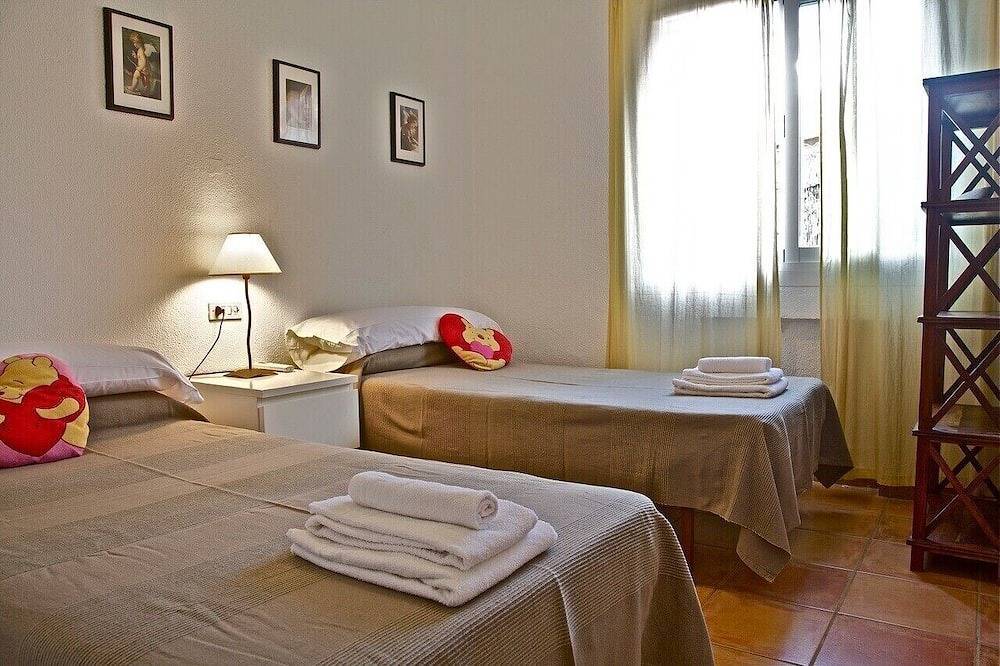 Beachside Villa mit privatem Pool, Terrasse, Grill und Wifi Zone. in El Arenal, Llucmajor