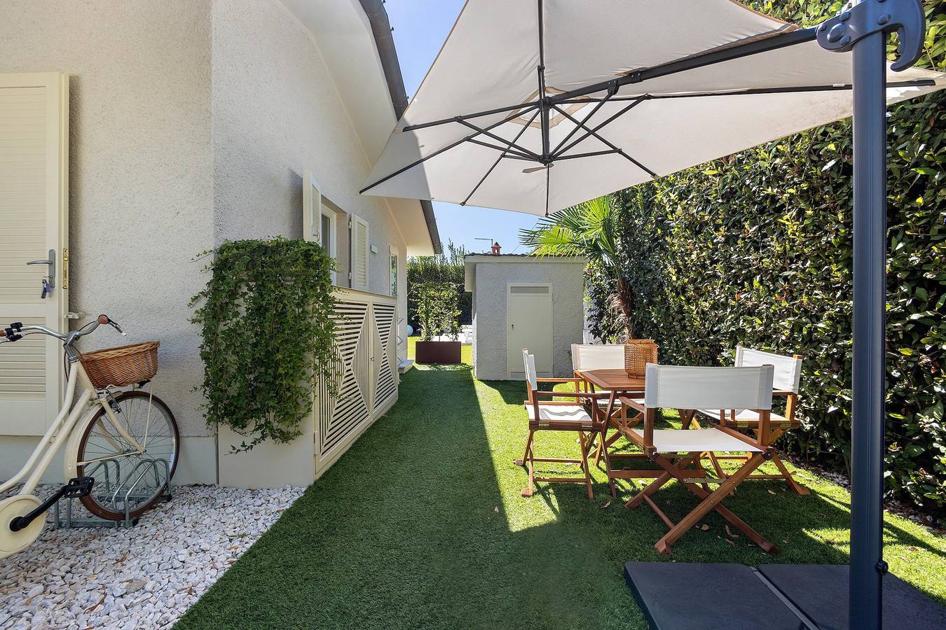 Entire apartment, Forte Privé • Apartment with Private Garden in Forte dei Marmi, Italian Riviera