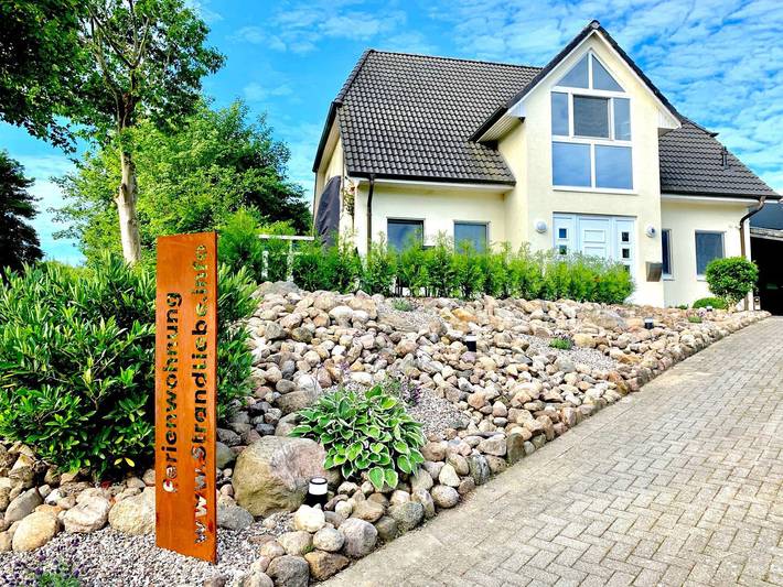 Ferienwohnung für 8 Personen, mit Balkon und Terrasse sowie Garten und Sauna in Lutterbek