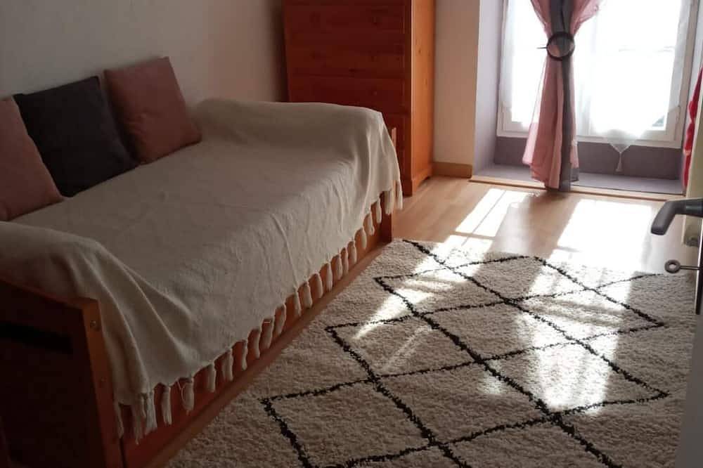 House near the Gardon river and at the foot of the Pont du Gard. in Remoulins, Nimes und Umgebung