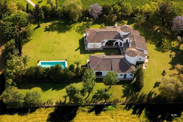 Casa rural para 16 personas, con piscina y jardín en Alcalá de Guadaíra