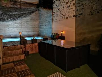 Cottage pour 2 personnes, avec terrasse ainsi que jardin et piscine à Lodève