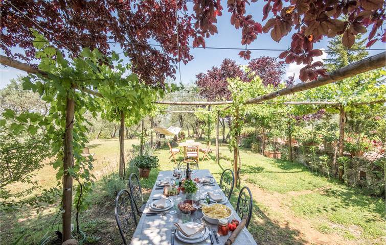 Appartamento con giardino vicino al fiume Tressa e al Lago di Le Coste in Siena, Siena e dintorni