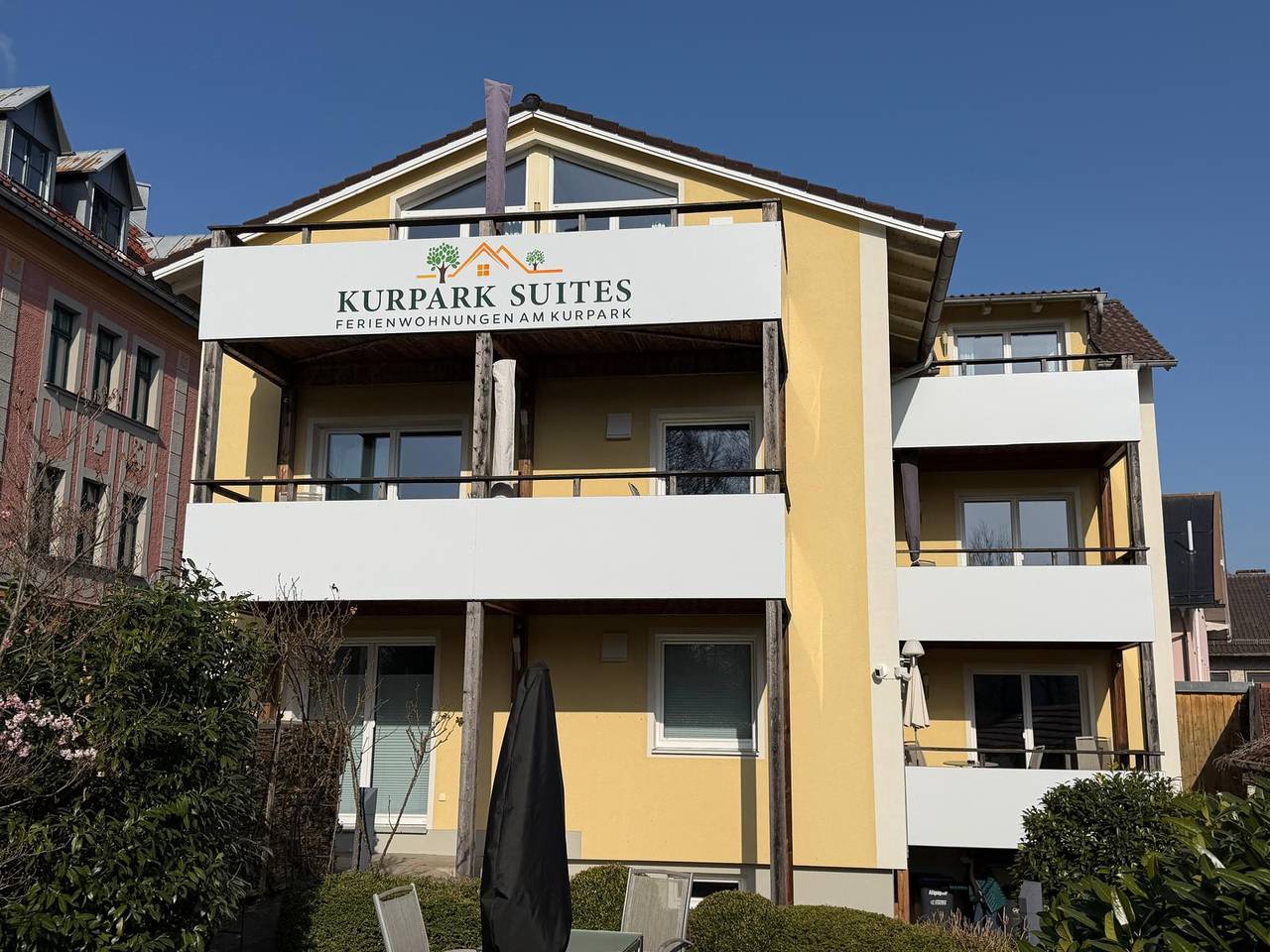 Ganze Ferienwohnung, Kurpark Suites Bad Aibling - Suite 2 - Erdgeschoss mit Balkon in Bad Aibling, Landkreis Rosenheim