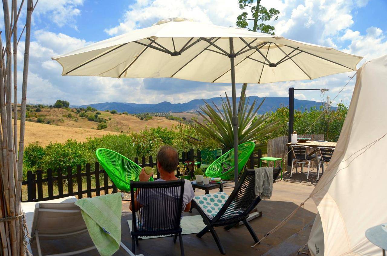 Glamping Bed and Breakfast Finca Alegria de la Vida in Pizarra, Cordillera Penibética