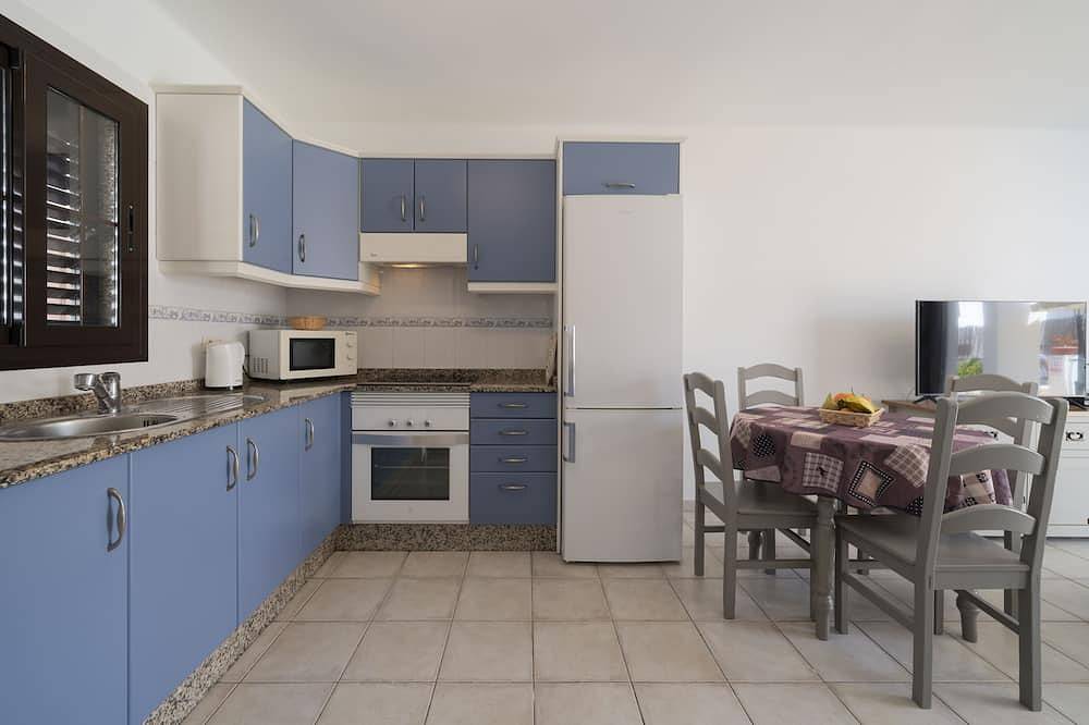 Apartamento entero, Maravilloso Apartamento en Puerto del Carmen con piscina comunitaria, Wifi gratuito in Puerto del Carmen, Tías
