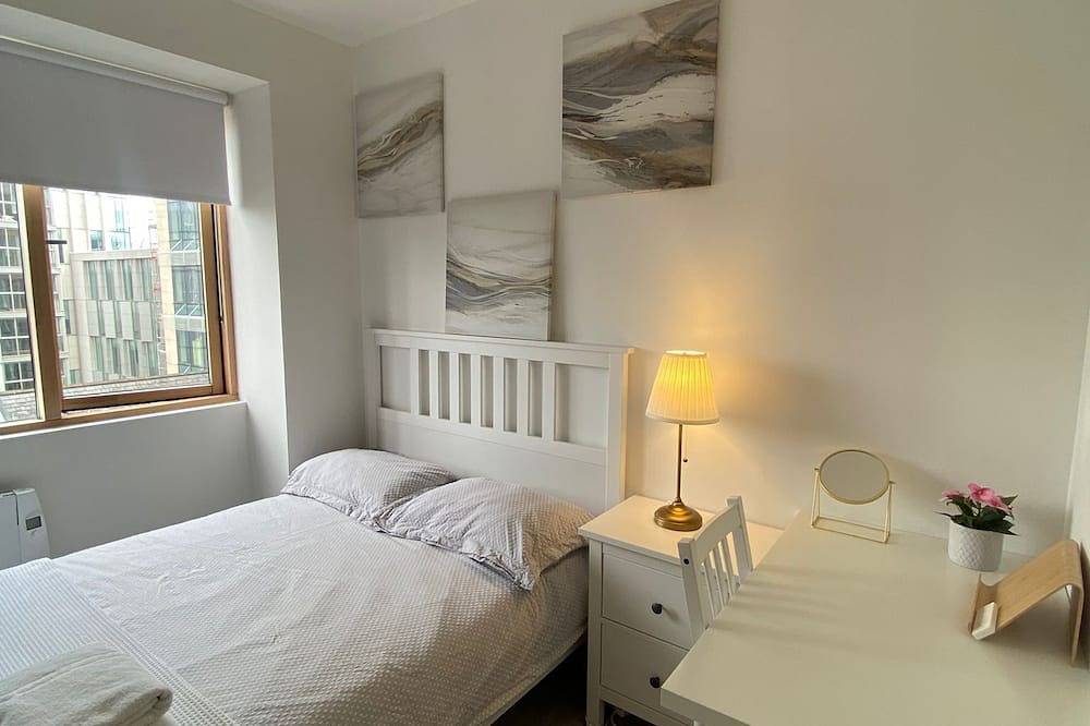 Entire apartment, New Furnished Apartment - View of Grand Canal Dock in Dublin, County Dublin