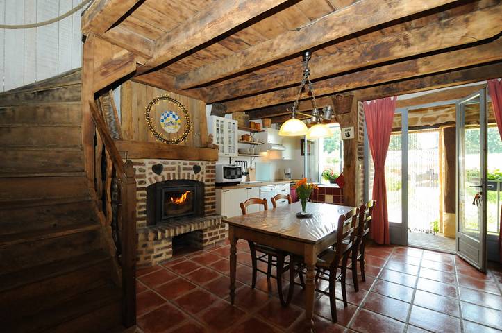 Gîte pour 6 personnes, avec balcon dans Escombres-et-le-Chesnois
