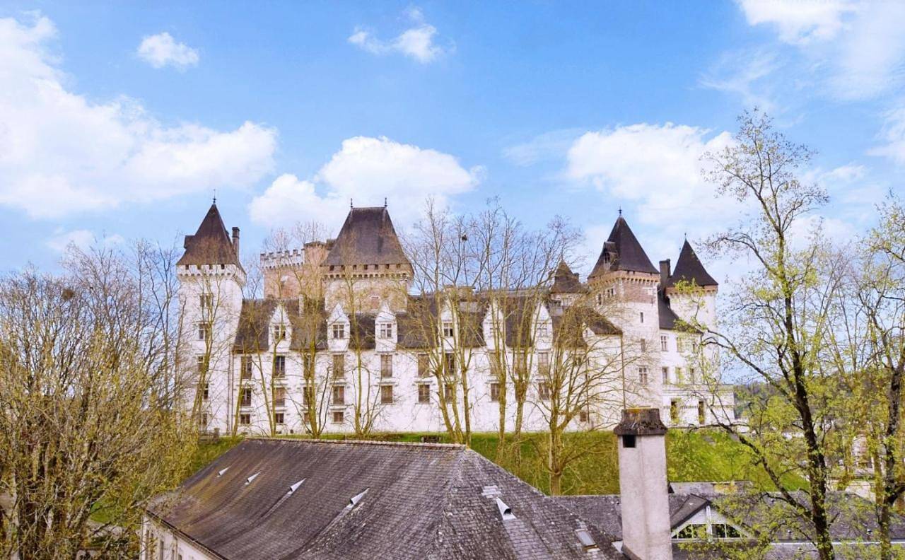 Appartement entier, La Vue Royale - Face château - Centre-ville - 4 personnes in Pau, Béarn