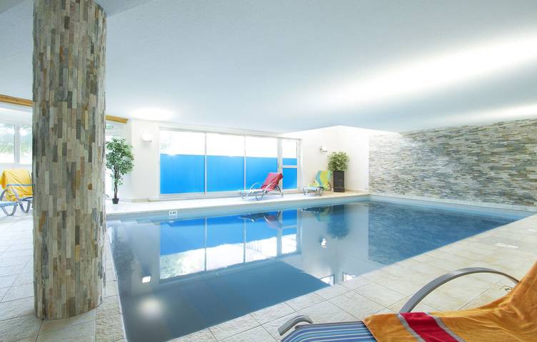 Gîte pour 6 personnes, avec sauna ainsi que piscine et balcon, adapté aux familles dans Office de Tourisme de Praz sur Arly - 2