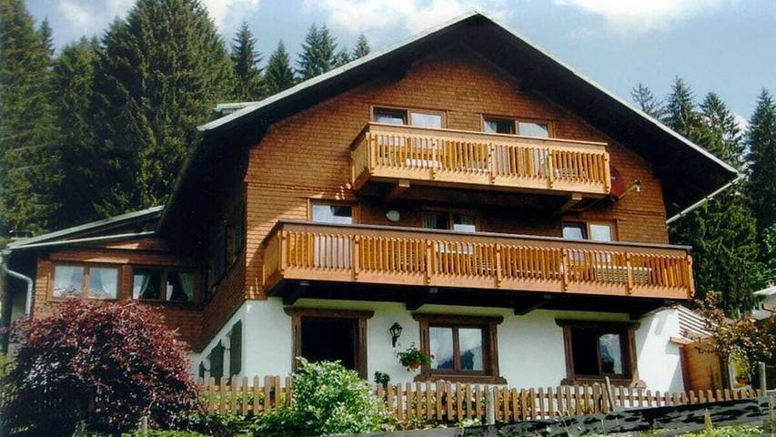 Ferienhaus für 4 Personen, mit Garten und Balkon im Kleinwalsertal