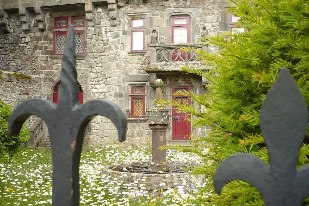 200m cité médiévale -  2/3 pers sud ensoleillé+balcon - Wifi in Besse-et-Saint-Anastaise, Parc naturel régional des Volcans d'Auvergne