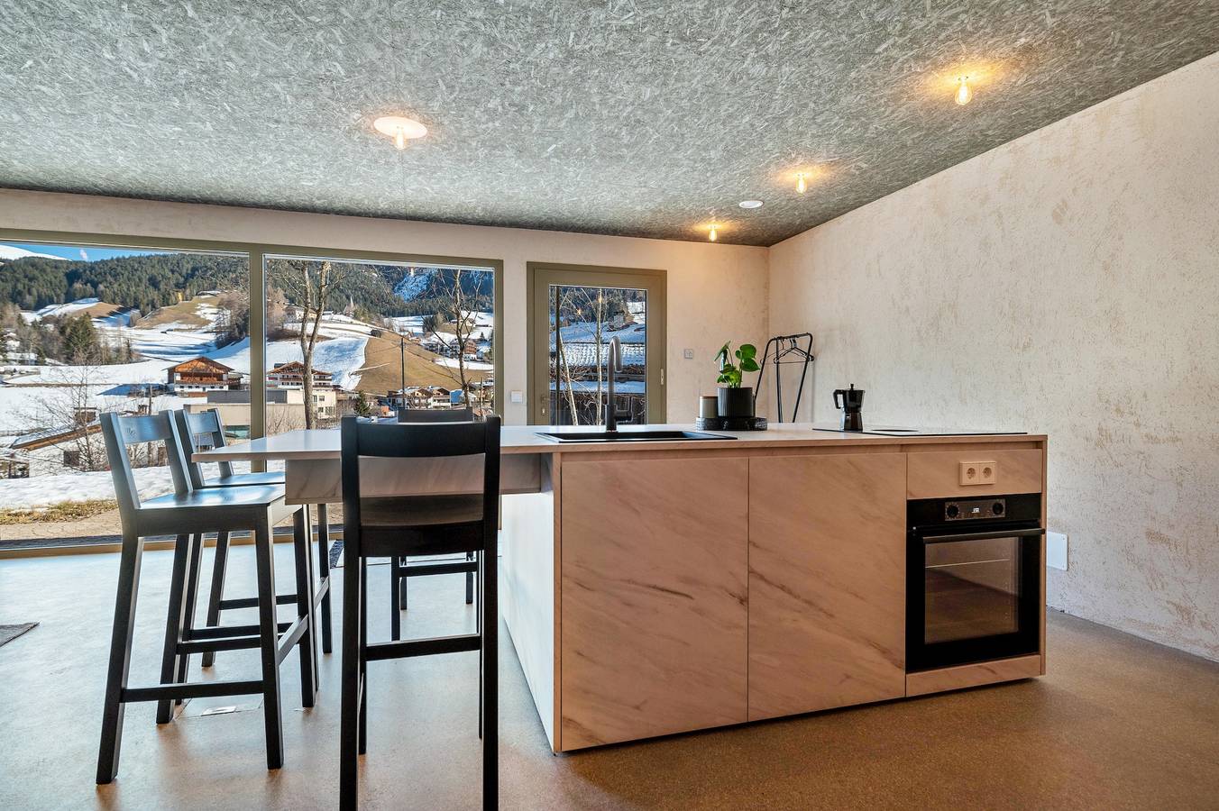 Appartamento intero, Appartamento 'Lena Dolomites Gartensuite' con vista sulle montagne, terrazza privata e Wi-Fi in Val di Funes, Funes