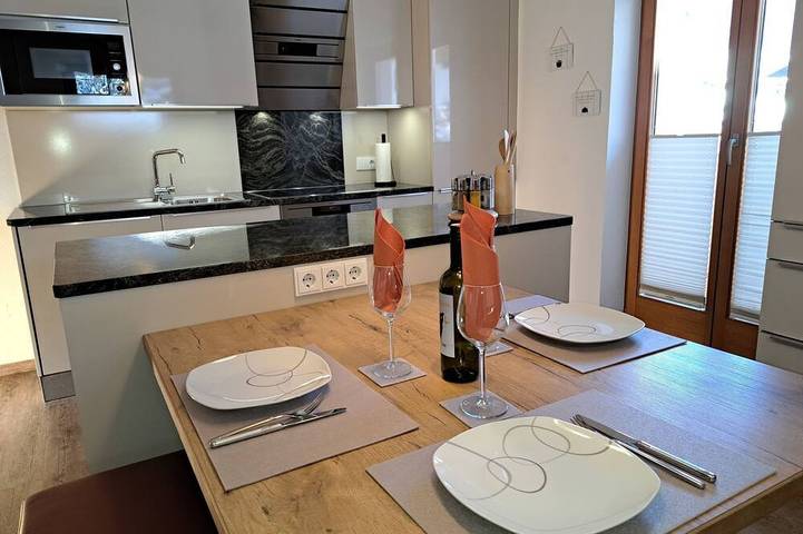 Ferienwohnung für 4 Personen, mit Balkon und Pool - 1
