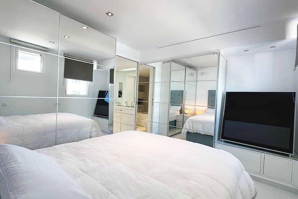 Appartement entier, 2-Bedroom Pool View Apartment at Edward Marina Botafoc, Ibiza in Talamanca, Ibiza Ville