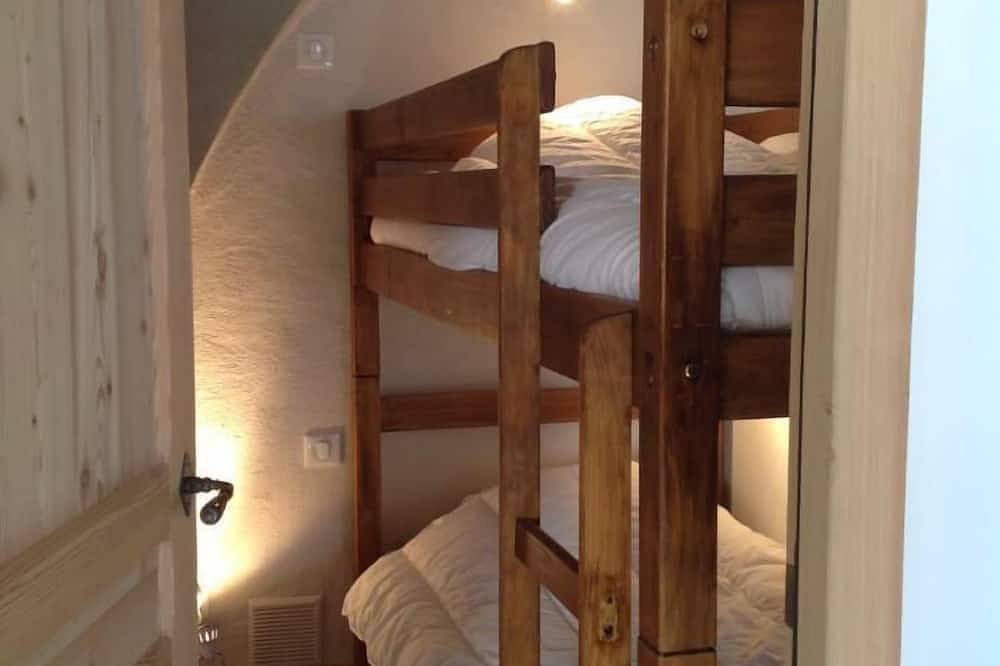 Apartamento entero, Vars Sainte Catherine: El encanto de un apartamento en una casa antigua in Vars (station de ski), Vars