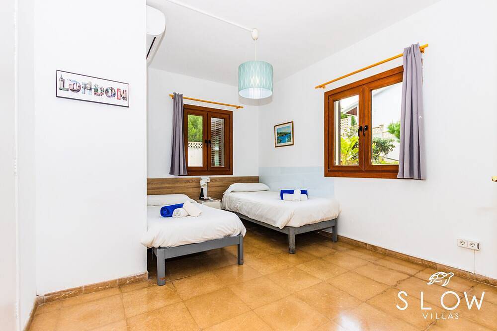 Villa Maravillas next to the beach with a pool, garden and terraces in Can Pastilla, Palma